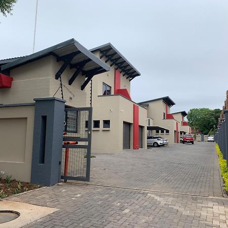 66 Dorp Street Apartment Polokwane Bagian luar foto